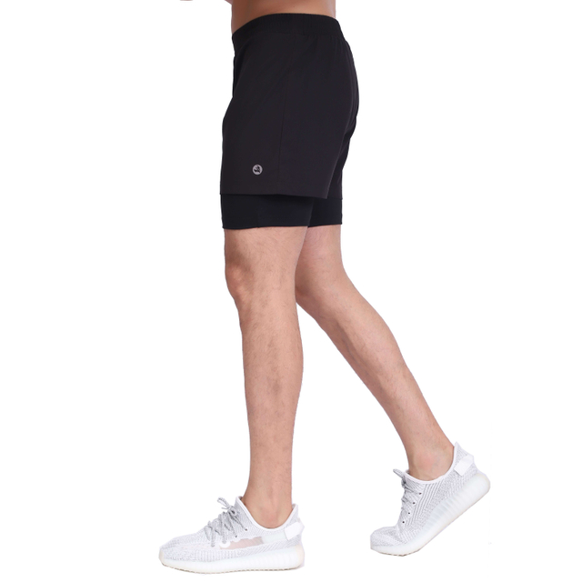 Entraînement 2-en-1 masculin fonctionnant des shorts sportifs de formation de yoga de gymnase légers